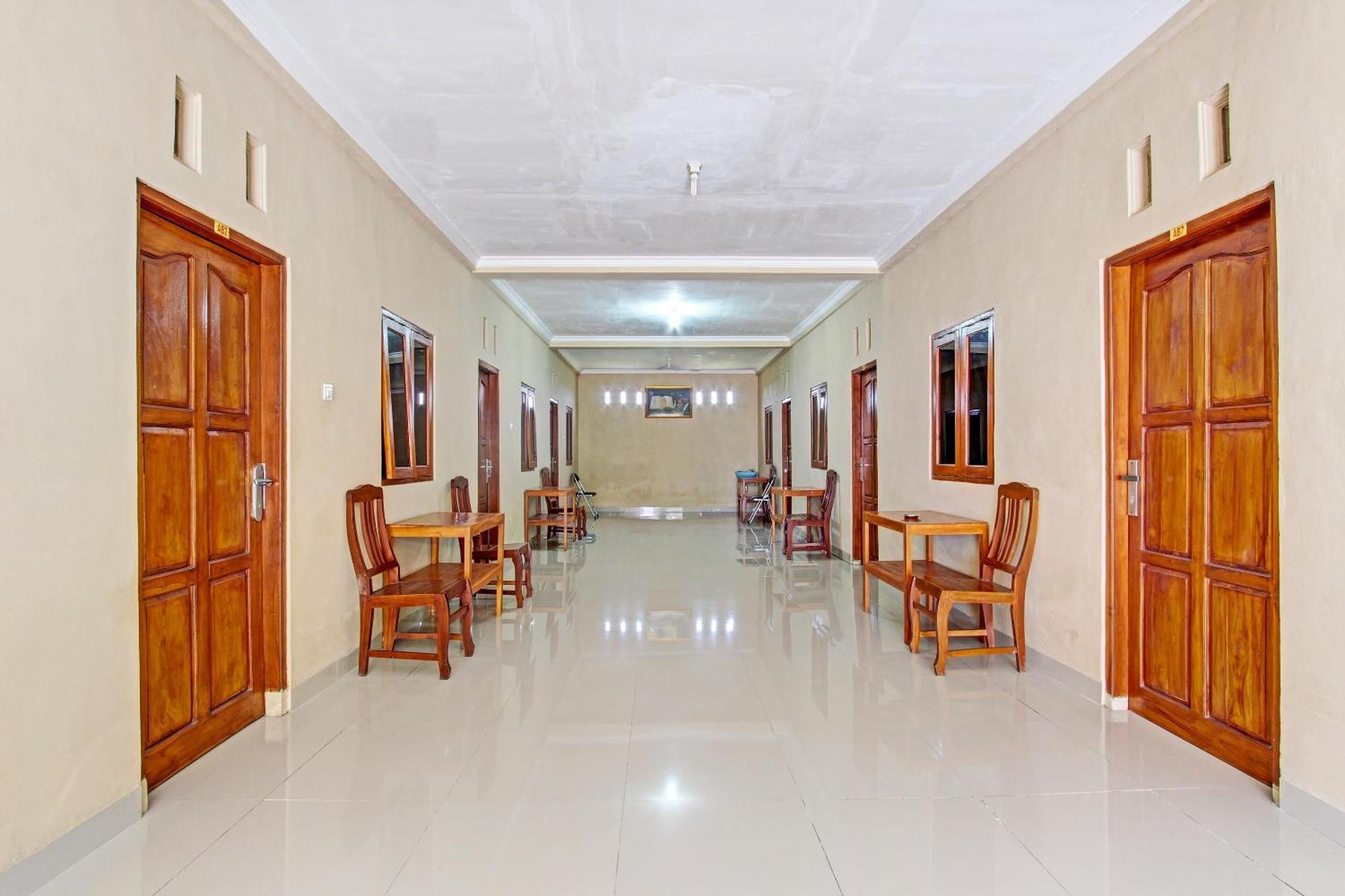 Oyo 91353 Hotel Surya Andesa Klaten Exterior photo