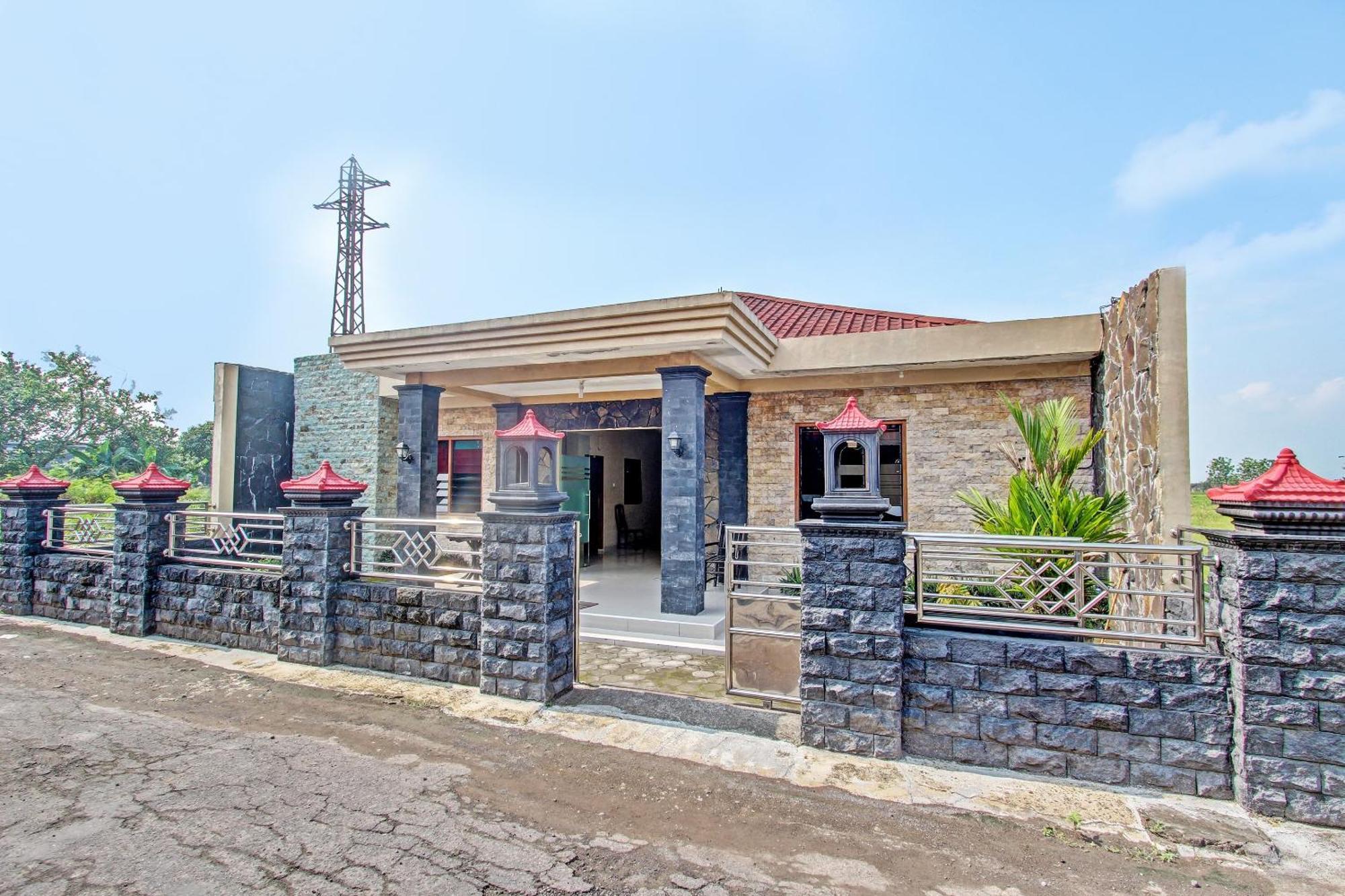 Oyo 91353 Hotel Surya Andesa Klaten Exterior photo